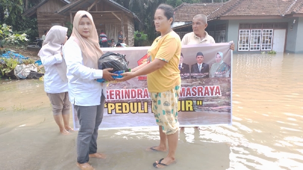 Gerindra Salurkan bantuan pada korban banjir
