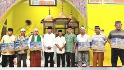 Anggota DPRD Sumbar Khairuddin Simajuntak saat lakukan Safari Ramadhan