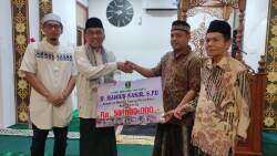 Anggota DPRD Sumbar Maigus Nasir saat lakukan Safari Ramadhan