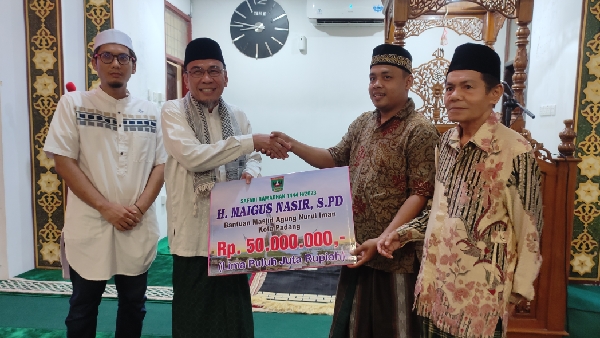Anggota DPRD Sumbar Maigus Nasir saat lakukan Safari Ramadhan
