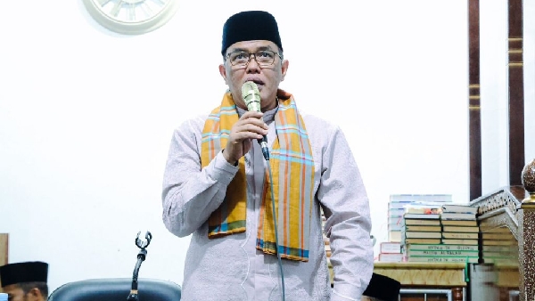 Ketua DPRD Supardi, SH ketika memberikan sambutan sebagai ketua Tim III Safari Ramadhan Provinsi Sumbar di Masjid Al Falah Kota Payakumbuh,