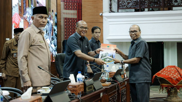 Rapat Paripurna DPRD Sumbar