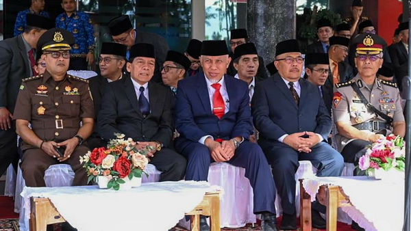 Suwirpen Suib ikuti upacara Otonomi Daerah