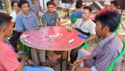 Pertandingan Domino di Tapan, kabupaten Pesisir Selatan