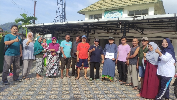 Milenial Sumbar Basamo Ganjar, Goro dan Beri Bantuan di Mushalla Baitul Jalal