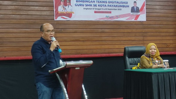 Ketua DPRD Sumbar Supardi Buka Bimtek Digitalisasi Guru Angkatan 8 dan 9