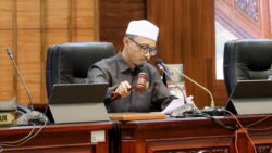 Wakil Ketua DPRD Sumatera Barat Irsyad Syafar dalam rapat paripurna penetapan perubahan KUA PPAS tahun 2023