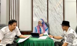 KI Sumbar 4 Komisioner KI Sumbar terlihat sedang gelar rapat mempersiapkan tahapan presentasi BP tentang KIP, di kantor mereka, Senin (27/11). (Dok : Istimewa)