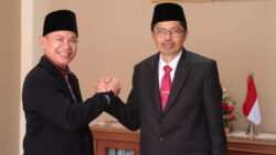 Sekretaris DPRD Sumbar Raflis,SH MM dan Kabag Perundang undangan