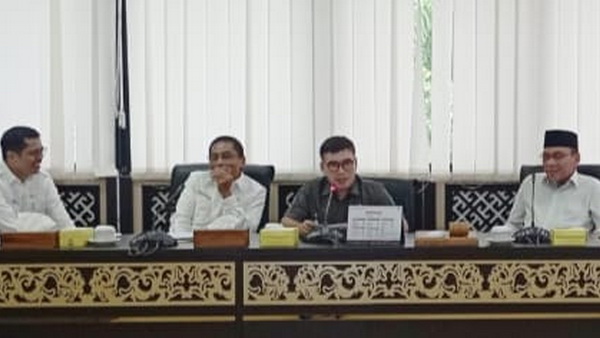 Anggota Komite I DPD RI, Alirman Sori saat melakukan kunjungan kerja ke DPRD Sumbar (foto Hms)