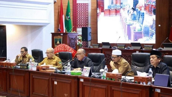 Ketua DPRD Sumbar Pimpin Rapat Gabungan Bersama TAPD Evaluasi Pelaksanaan Kegiatan Tahun 2023
