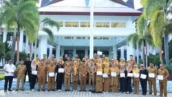 Staf DPRD Sumbar mendapatkan penghargaan dalam pendampingan tercepat