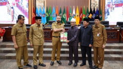 Penyampaian LKPJ Gubernur Sumbar 2023 di Rapat paripurna DPRD Sumbar