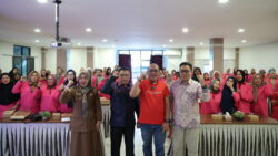 Ketua DPRD Supardi, Perempuan Harus Kreatif untuk Peningkatan Ekonomi Keluarga