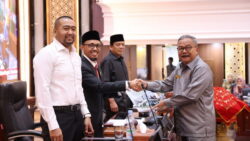 Wakil Ketua DPRD Sumbar Irsyad Safar Pimpin Rapat Paripurna Pembentukan Pansus LKPJ 2023