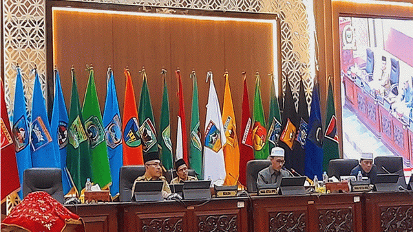 DPRD Sumbar Paripurnakan penyampaian Nota Jawaban Gubernur terhadap Pandangan Umum Fraksi-Fraksi DPRD Sumbar