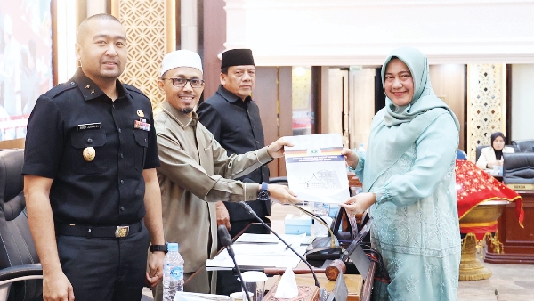 Fraksi-Fraksi DPRD Sumbar Dorong Pemprov Gali Sumber Pendapatan Baru