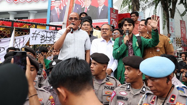 Ketua DPRD Sumbar Terima Aspirasi Mahasiswa Aksi Kawal Putusan MK