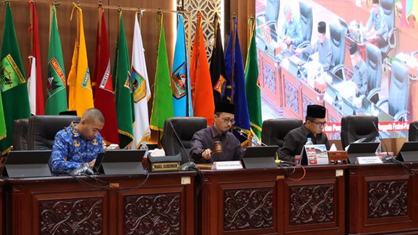 DPRD Sumbar Tetapkan Usulan Nama Pimpinan Definitif
