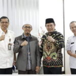 Ketua Sementara DPRD Sumbar Irsyad Safar saat menerima kunjungan Ketua Sementara DPRD DKI Jakarta