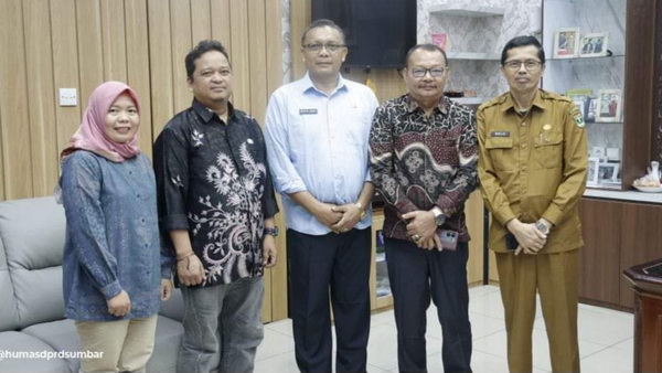 Sekretaris DPRD Sumbar Terima Kunjungan Ketua Sementara DPRD Mentawai, Koordinasi Hak dan Kewenangan Pimpinan Sementara