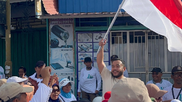 Fadly Amran jalan santai
