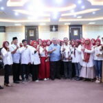 Ketua DPRD Sumbar Muhidi saat menyambut hangat kedatangan PPUKM Ranah Minang Ketua DPRD Sumbar Muhidi saat menyambut hangat kedatangan PPUKM Ranah Minang