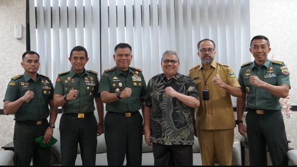 Ketua DPRD Sumbar, Muhidi menerima kunjungan Komandan Korem Ketua DPRD Sumbar, Muhidi menerima kunjungan Komandan Korem