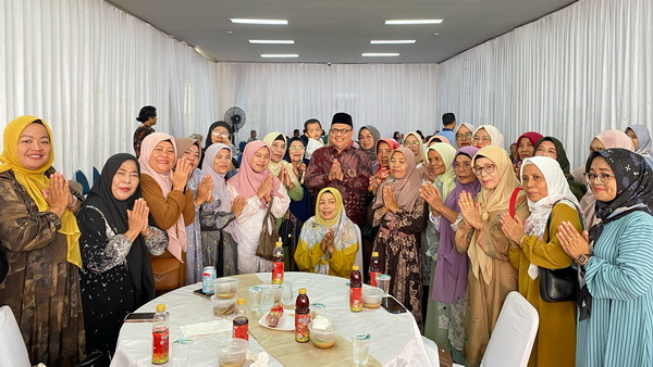 Ketua DPRD Sumbar Gelar Open House Dua Hari, Masyarakat dari Berbagai Kalangan Padati Rumah Dinas