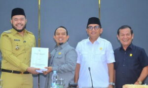rapat paripurna