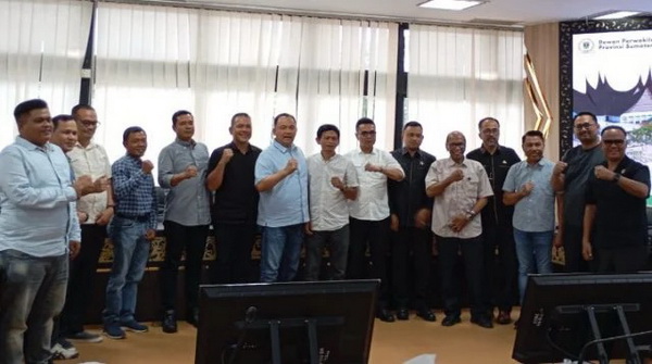 Tim pakar DPRD Provinsi Sumatera Barat (Sumbar), HM Nurnas menerima kunjungan kerja gabungan Komisi I, II dan III DPRD Kabupaten Solok Selatan, Kamis 22/2/2025 (foto:Hms/Spiritsumbar.com)