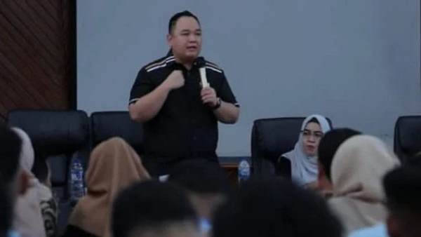 Wakil Ketua DPRD Sumbar Nanda Satria, S.IP., saat hadir sebagai narasumber dalam kegiatan Bimtek bertema Optimalisasi Kesehatan Mental Remaja, Kamis 22/5/2025