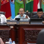 Ketua Sementara DPRD Sumbar, Evi Yandri memimpin Rapat Paripurna Pertanggungjawaban Pelaksanaan APBD Sumbar