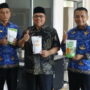 Ketua DPRD Sumbar Muhidi meninjau Unit Layanan Kemasan PLUT KUMKM Dinas Koperasi dan UMKM Sumbar, Selasa 17/6/2025 (foto:Hms/Spiritsumbar.com)