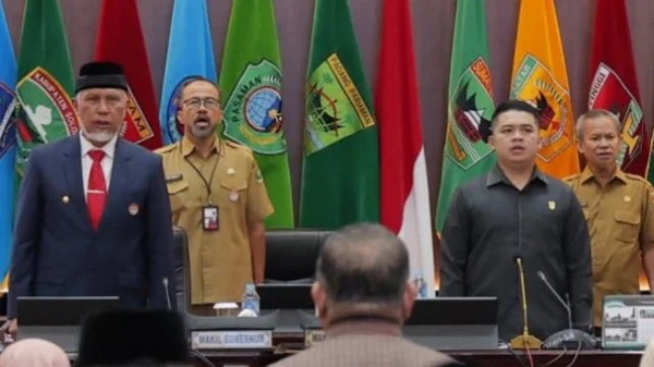 Wakil Ketua DPRD Sumbar M Iqra Chissa Putra Pimpin Rapat Paripurna, Umumkan Struktur Pansus Ranperda RPJMD Tahun 2025-2029