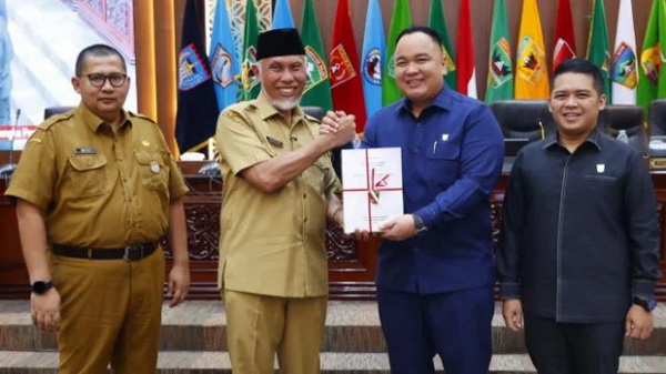Wakil Ketua DPRD Sumbar Nanda Satria Pimpin Rapat Paripurna Penyampaian Nota Pengantar Ranperda tentang RPJMD Sumbar tahun 2025-2029