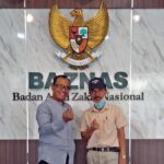 Yudhiarma, MK, MSi, Kabag Humas BAZNas RI (kiri) di kantor BAZNAS Pusat, Jakarta