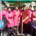 Ketua DPRD Sumbar, Muhidi menghadiri memasak 1 ton rendang pada puncak peringatan Hari Bhayangkara ke-79, di depan Markas Polda Sumbar pada Minggu 22/6/2025 (foto:Hms/Spiritsumbar.com)