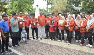 Wakil Wali Kota Padang, Maigus Nasir melepas peserta jalan santai dan senam pagi Wakil Wali Kota Padang, Maigus Nasir melepas peserta jalan santai dan senam pagi