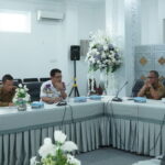 Wali Kota Padang, Fadly Amran saat memimpin rapat pembahasan kawasan Batang Arau