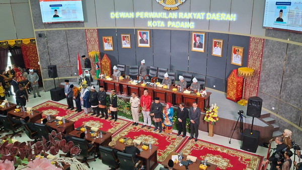 Rapat Paripurna Istimewa DPRD Kota Padang dalam rangka Hari Jadi Kota (HJK) Padang ke-356 di Gedung DPRD Kota Padang, pada Kamis 7/8/2025