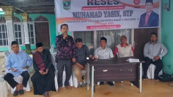 Warga sampaikan aspirasi kepada anggota DPRD Sumbar, Muhammad Yasin saat menggelar reses perseorangan masa sidang III Tahun 2025, Sabtu, 26 Juli 2025 (foto:Hms/Spiritsumbar.com)