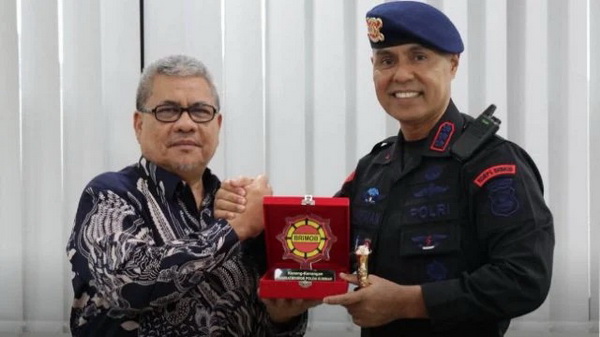 Ketua DPRD Sumbar, Muhidi, menerima audiensi Dansat Brimob Polda Sumbar, Kombes Pol Lukman S D Malik, S.I.K., Jumat, 1 Agustus 2025.(foto:Hms/Spiritsumbar.com)