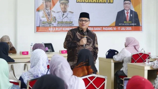 Ketua DPRD Sumbar, Drs. H. Muhidi, MM., menjadi narasumber dalam kegiatan Bimtek Pluzi Academy Angkatan IV, Selasa (15/7) (foto:Hms/Spiritsumbar.com)