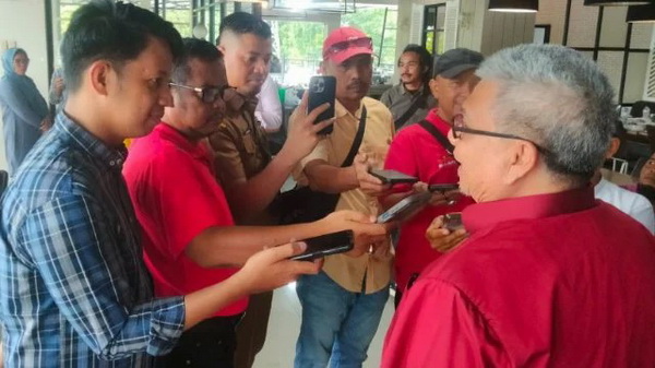 Ketua DPRD Sumbar, Muhidi