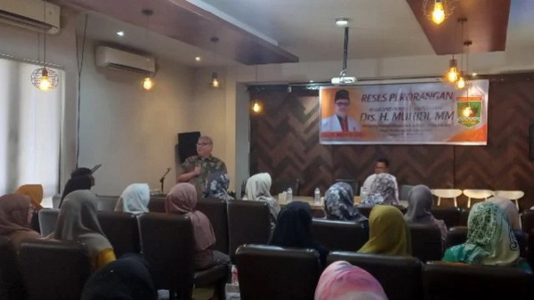 Ketua DPRD Sumbar menggelar reses di RM Sederhana dan dihadiri oleh 100 orang