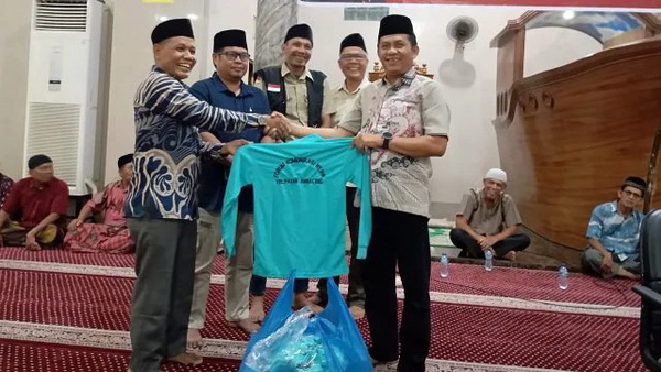 Wakil Ketua DPRD Sumbar, Evi Yandri Rajo Budiman menggelar reses perseorangan masa sidang III tahun 2025 di Masjid Raya Durian Tarung, Jumat malam 25/7/2025 (foto:Hms/Spiritsumbar.com)