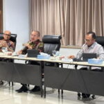 Direktur Keuangan Bank Nagari Roni Edrian, saat konferensi pers terkait program tabungan berhadiah