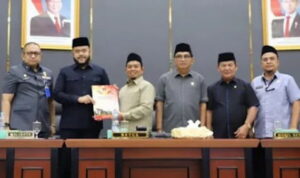 Ketua DPRD Kota Padang, Muharlion pimpin Rapat Paripurna