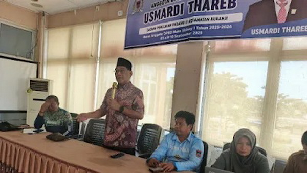 Ketua Komisi I DPRD Kota Padang, Usmardi Thareb